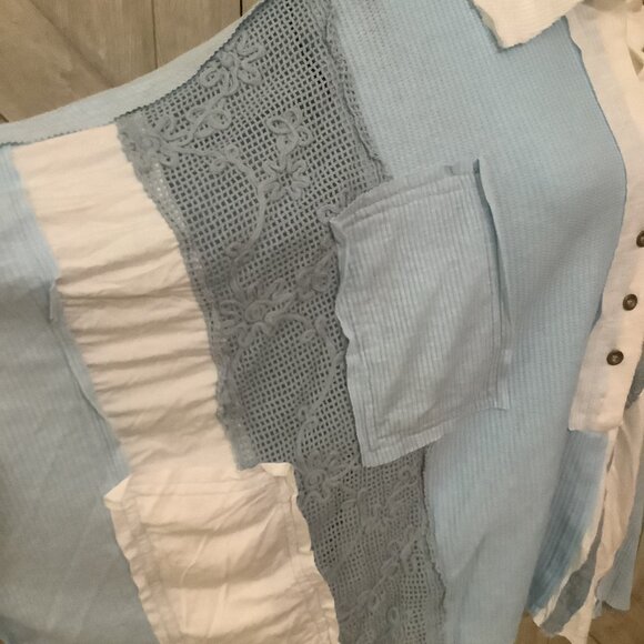 NWT-POL-Oversized Crochet White/Blue Patch Collar Top with Buttons-Size Small - Picture 3 of 8